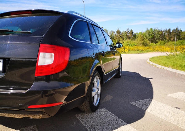 Skoda Superb cena 32400 przebieg: 274344, rok produkcji 2010 z Słupsk małe 667